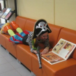 El pirata Lalo descubre el mayor tesoro... un libro.